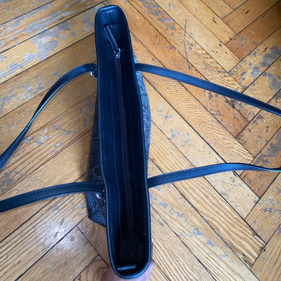 Nine West Python Print Grey/Black/White Faux Leather Shoulder Bag - Picture 9 of 11